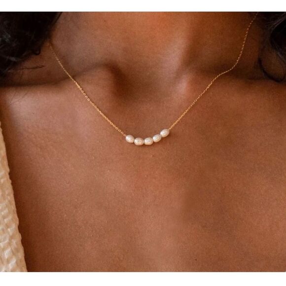 Ramla | Pearl Cluster earrings natural fresh water pearl dainty - Picture 3 of 7